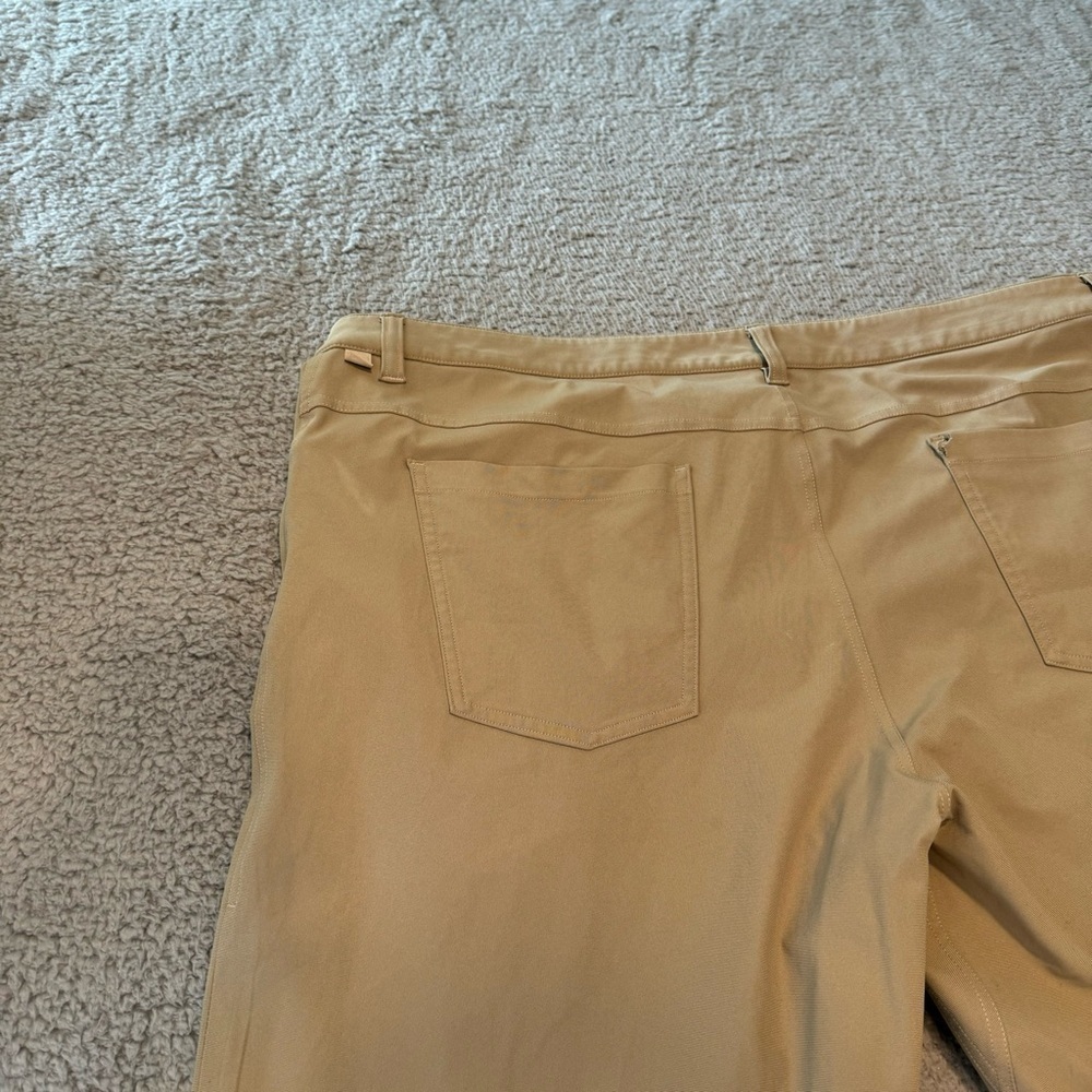 Lululemon ABC Pant Classic Color  Tofino Sand Size 40x26” - Picture 7 of 11